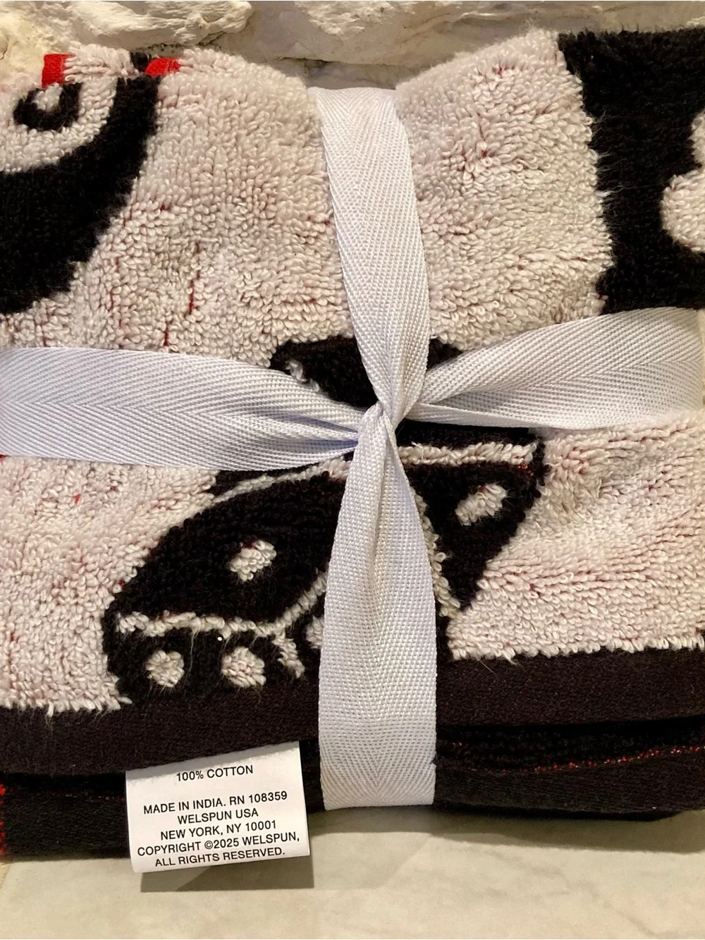 NWT Perfect Touch 4 pc 100% cotton, zero twist wash cloths- red black and white